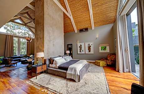 Maison Noir Grandmaster Suite