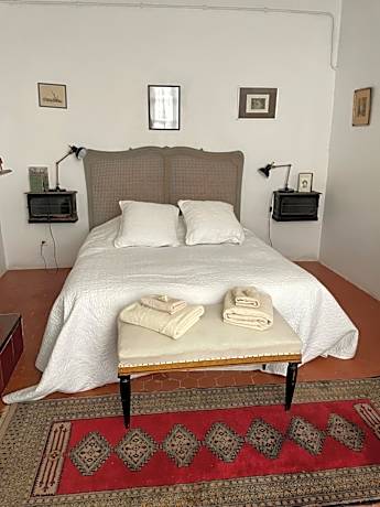 Apartment with Balcony - Voltaire