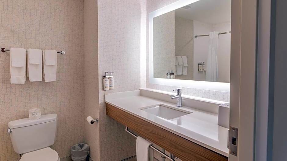 Holiday Inn Express & Suites Macon - I-475 by IHG