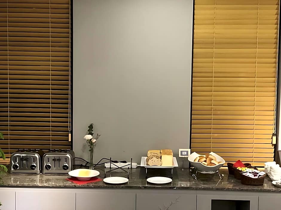 AM Hotel