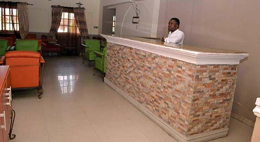 Aquatic Suites & Lounge