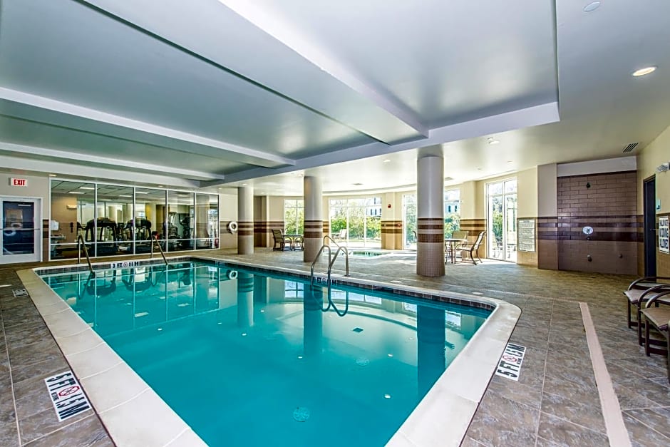 Holiday Inn Express and Suites North Charleston, an IHG Hotel
