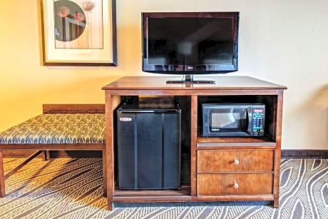 1 King Bed Nonsmoking