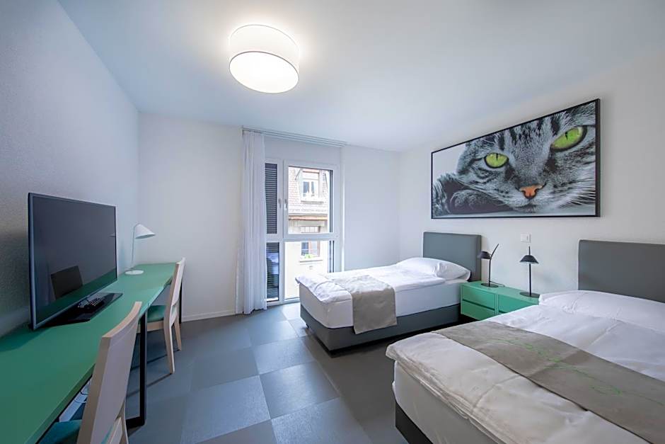 "The Freddie Mercury" Hotel