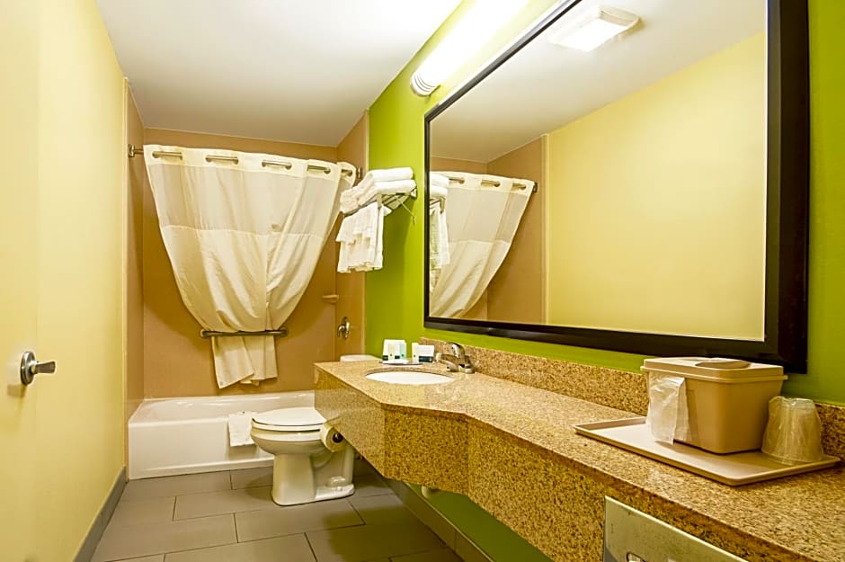 Quality Inn & Suites Glenmont - Albany South