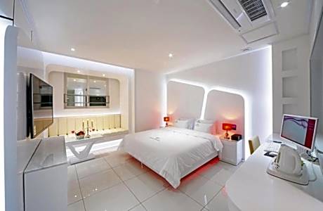 Zara Hotel Peace Square