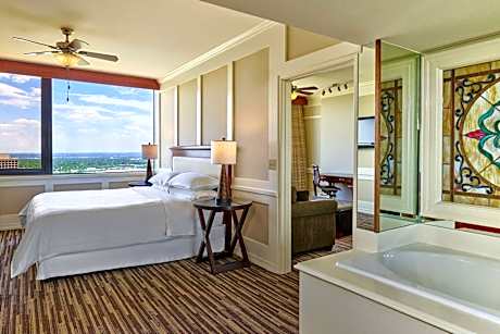 Club lounge access, 1 Bedroom Deluxe Suite, 1 King
