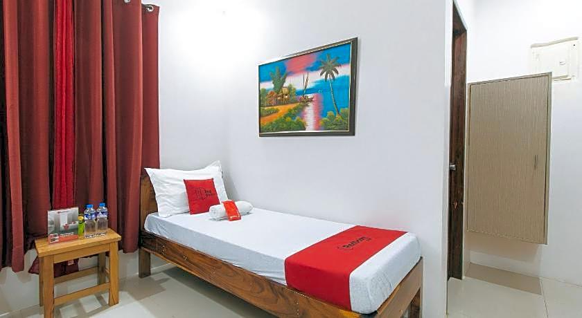 RedDoorz Plus @ Jollydays Hotel Nueva Ecija