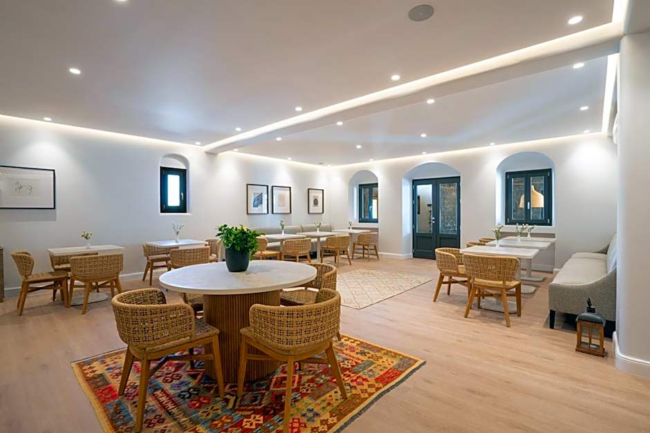 NĒRO Suites by NOMÉE Hospitality Group