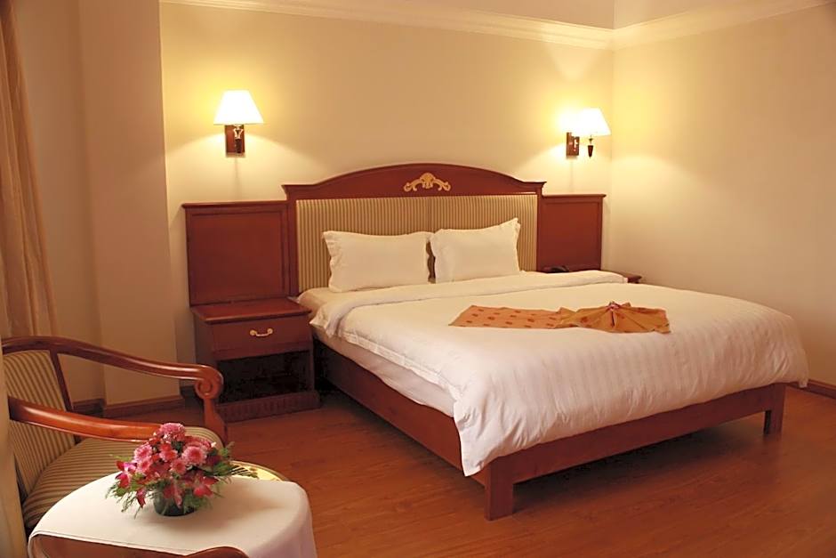 Photo 1 of 6 of Superior 1 King Bed
