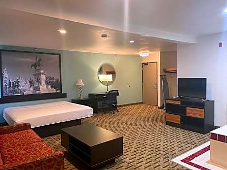 King Suite - Non-Smoking