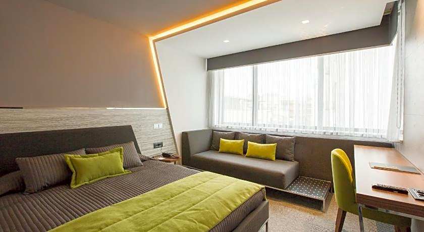 Zeniva Hotel 