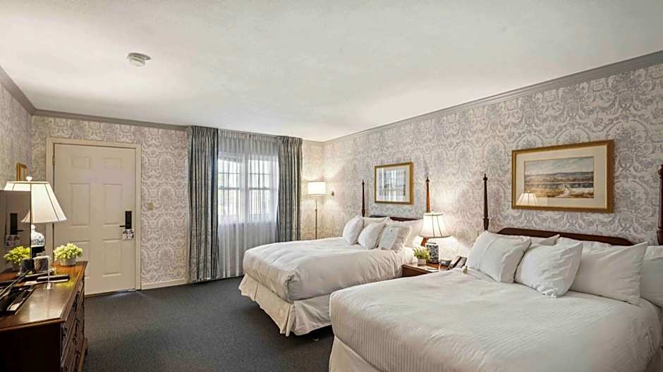 Avon Old Farms Hotel