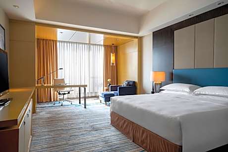 King Room with River View - Club Lounge Access