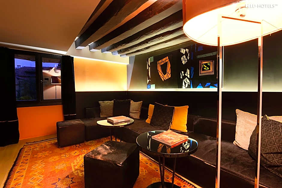 Charming House DD724