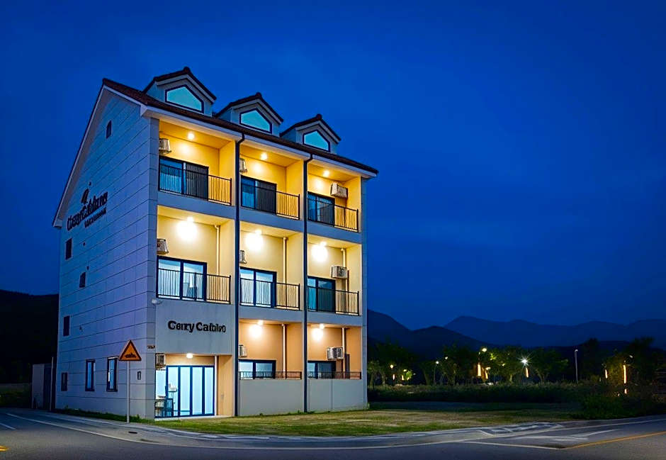 CozyCove Boutique Hotel