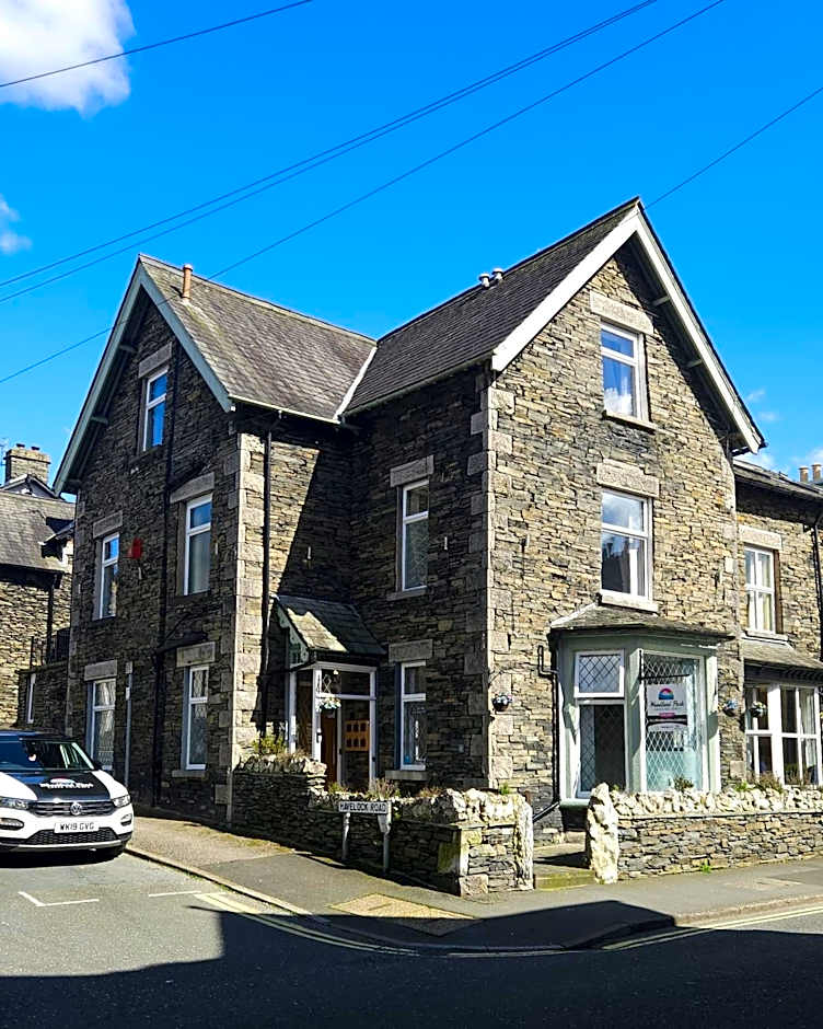 Bonny Brae House by Woodland Park
