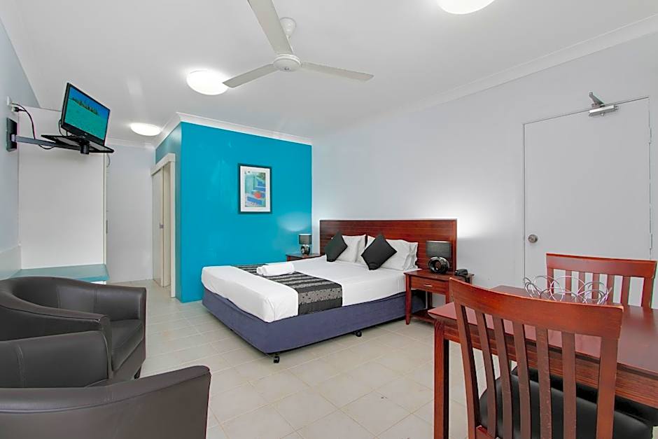Cairns City Palms
