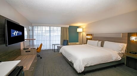Standard King Room with Roll-In Shower - Mobility Access