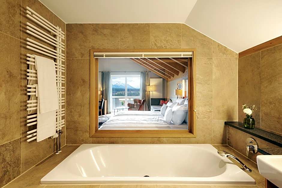 Hotel Auf der Gsteig GmbH