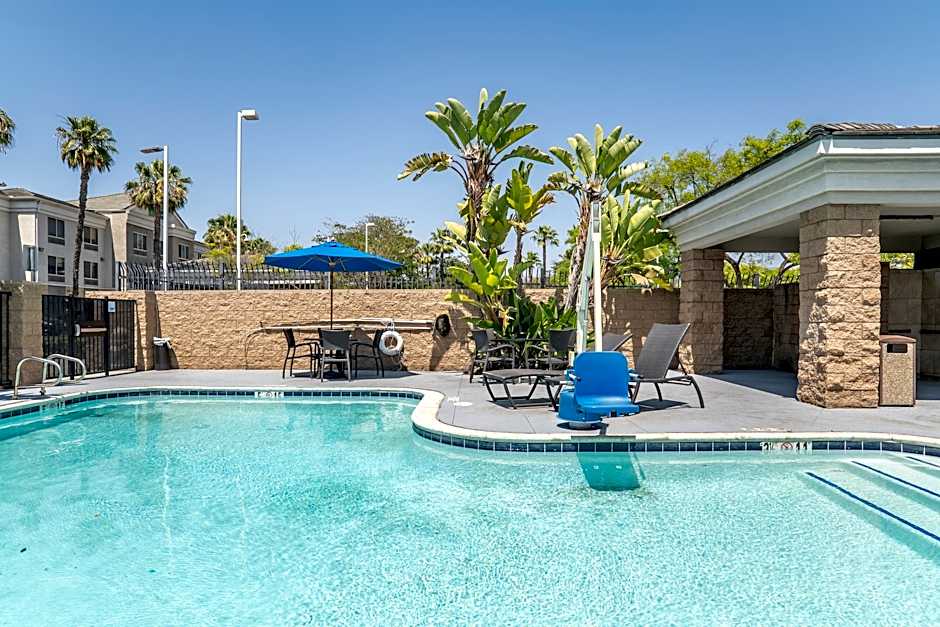 Holiday Inn Express & Suites San Diego Otay Mesa By IHG