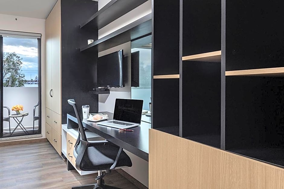 ROOM Hotel & Suites