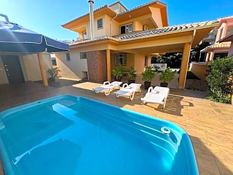 cód 11 - Excelente casa localizada á 180m do mar!