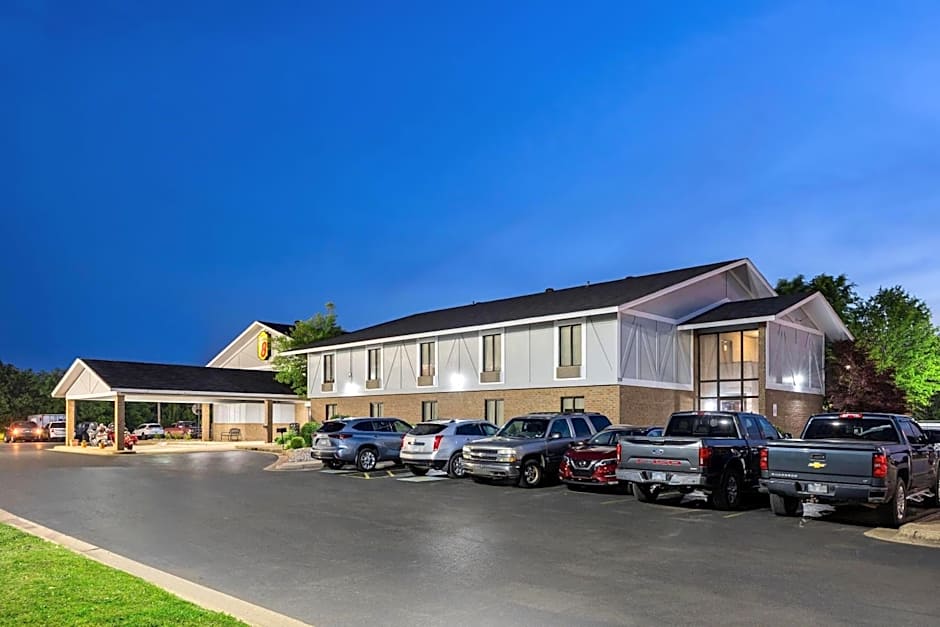 Super 8 by Wyndham Harrison AR