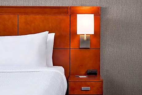 Double Room with Two Double Beds and Adapted Tub - Mobility Accessible