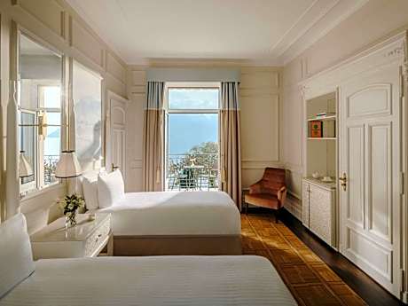 Fairmont Twin Room with Partial Lake View