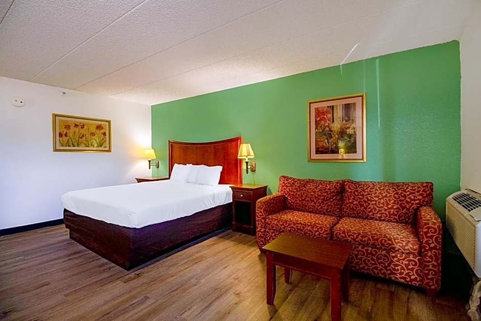 Tulsa Square Hotel Central, I-44 By OYO