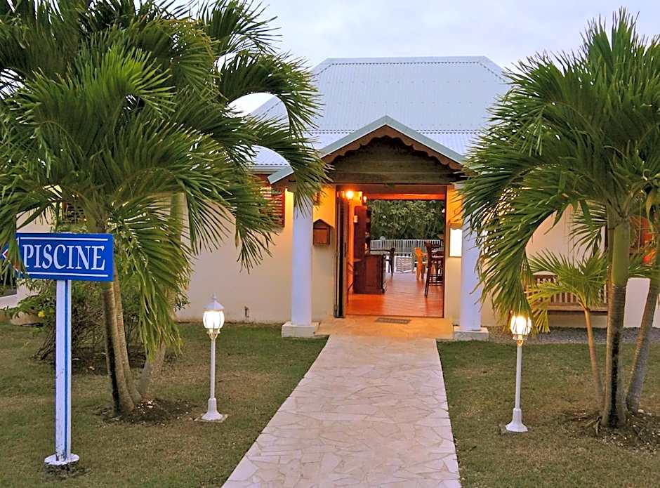 Résidence Le Vallon Guadeloupe Parc Piscine Appartements & Studios