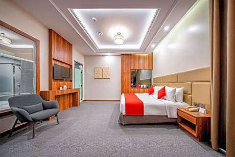 Executive King Suite with Bathrobe - Non-Smoking