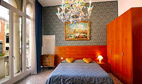 Double Room with Balcony and Canal View