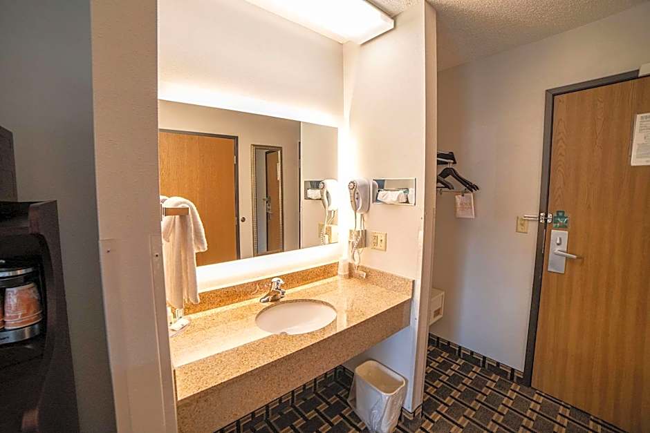 Quality Inn & Suites Watertown