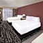 DoubleTree by Hilton Manhattan, KS