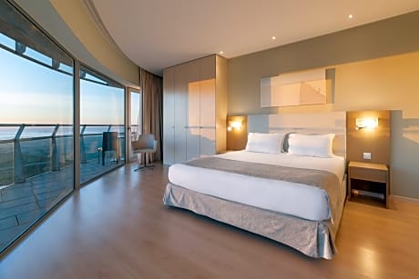 Deluxe Suite with Sea View