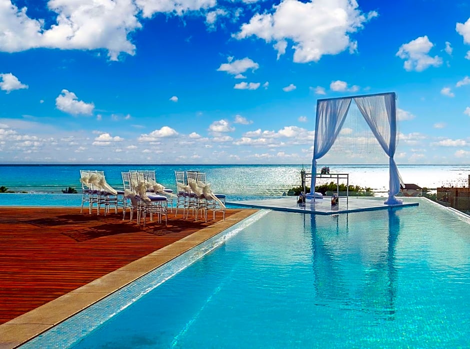 The Fives Downtown Hotel & Residences, Curio Collection by Hilton