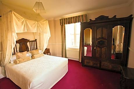 Junior Suite with Garden View