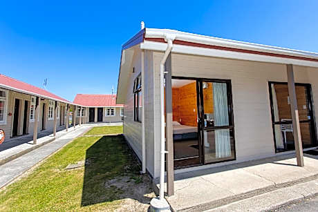 Family Kitchen Cabin for 6 People without Linen