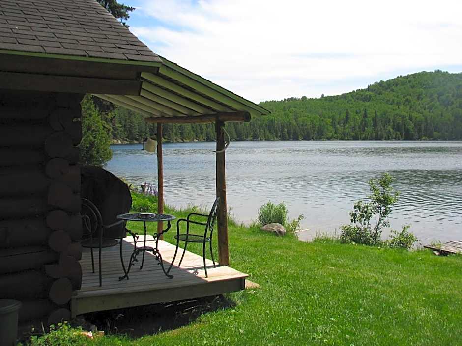 Kan-à-Mouche Pourvoirie Auberge et Chalets