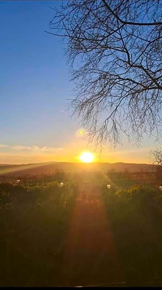 Otters Rural Retreat - Private Hot-Tub & Free Golf for guests included