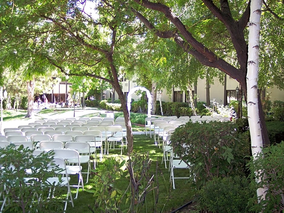 Airport Plaza Hotel