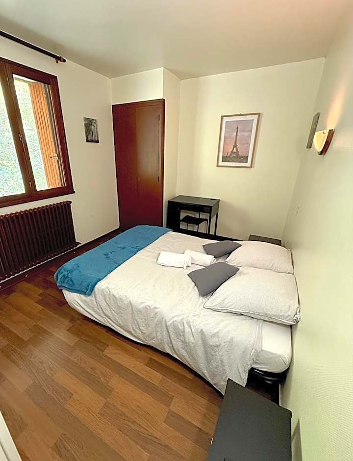 Photo 1 of 2 of Double Room