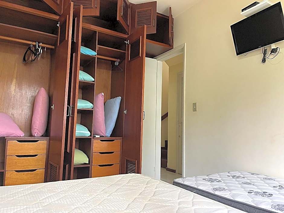 RIVIERA: M6 PRAÇA DAS ARTES 24 Duplex, Perto da Praia, Vista para as Piscinas, 3Dorms+Sala Íntima, 2½Banh, 2Gar, Ar+Ventiladores, Wi-Fi, Tela de Proteção, Varanda com Churrasqueira Ecológica, até 8-9Hóspedes