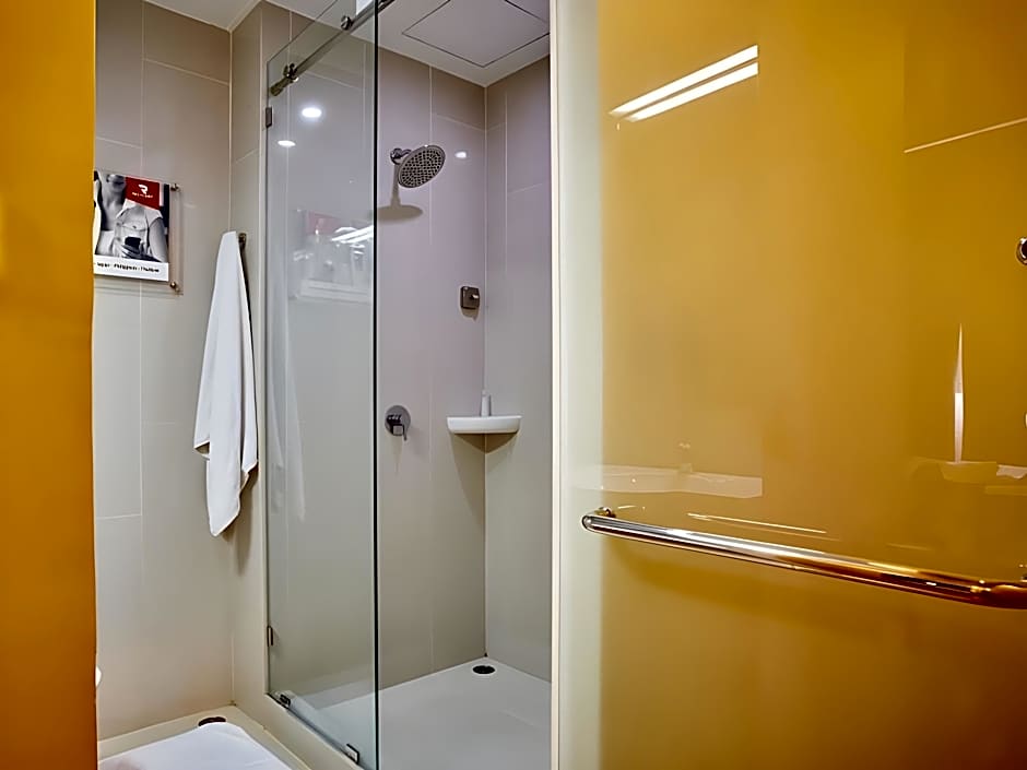 Easy Planet Phuket Patong