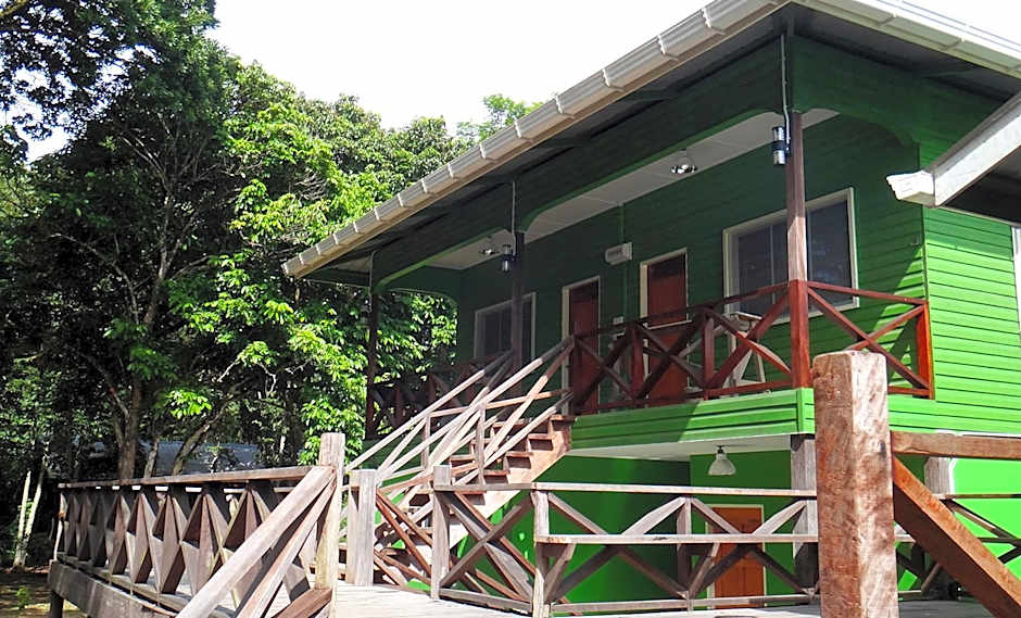 Sukau Greenview Bed and Breakfast