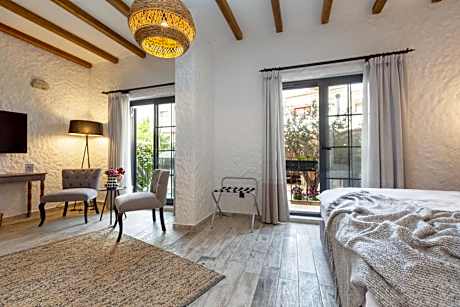 Deluxe Double Room with Pool View