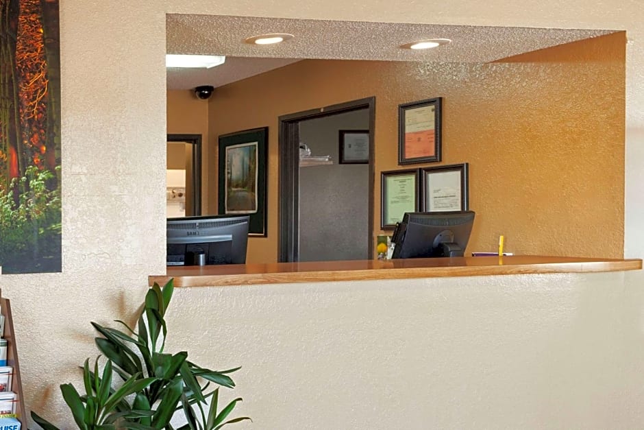 Super 8 by Wyndham Oneida Verona