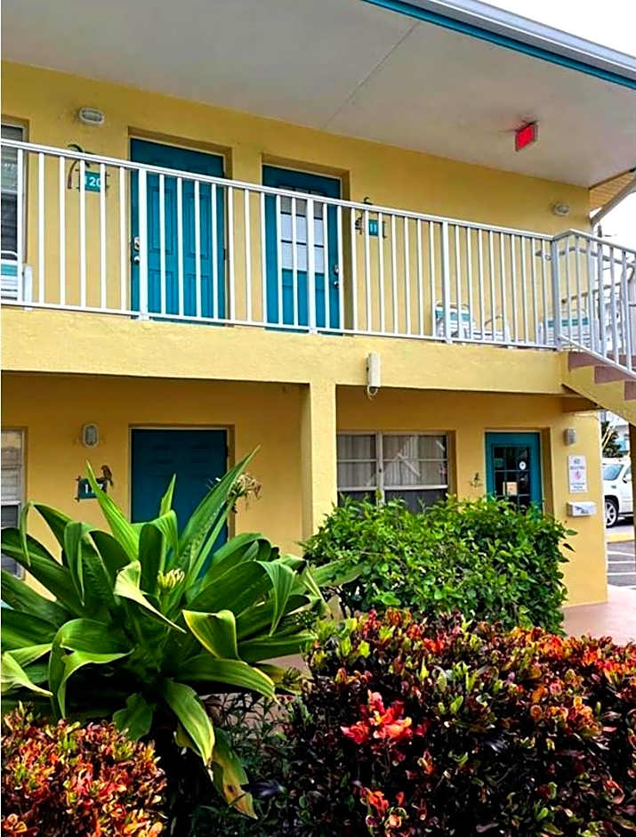 Searenity, Waterside studio in the heart of Treasure Island, walk to beach